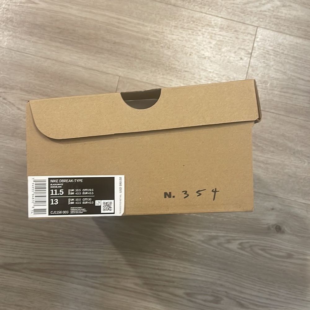Nikes - Picture 6 of 6